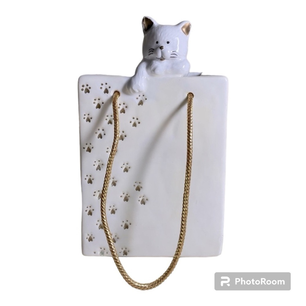 Cat decor
